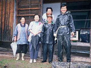 ���q����